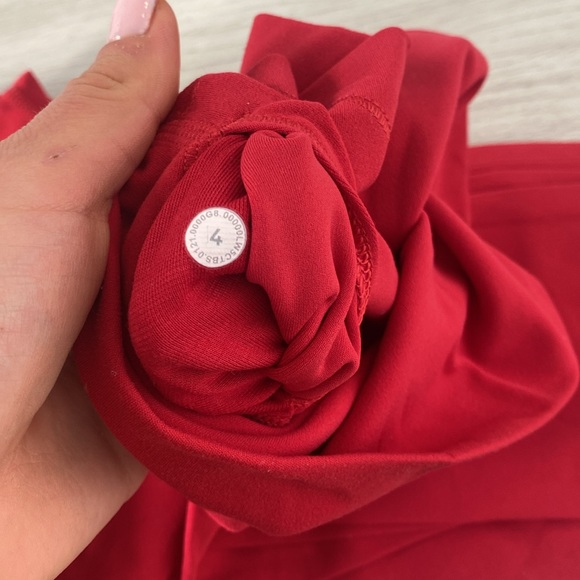 lululemon red aligns 25 inch size 4 - Picture 3 of 3